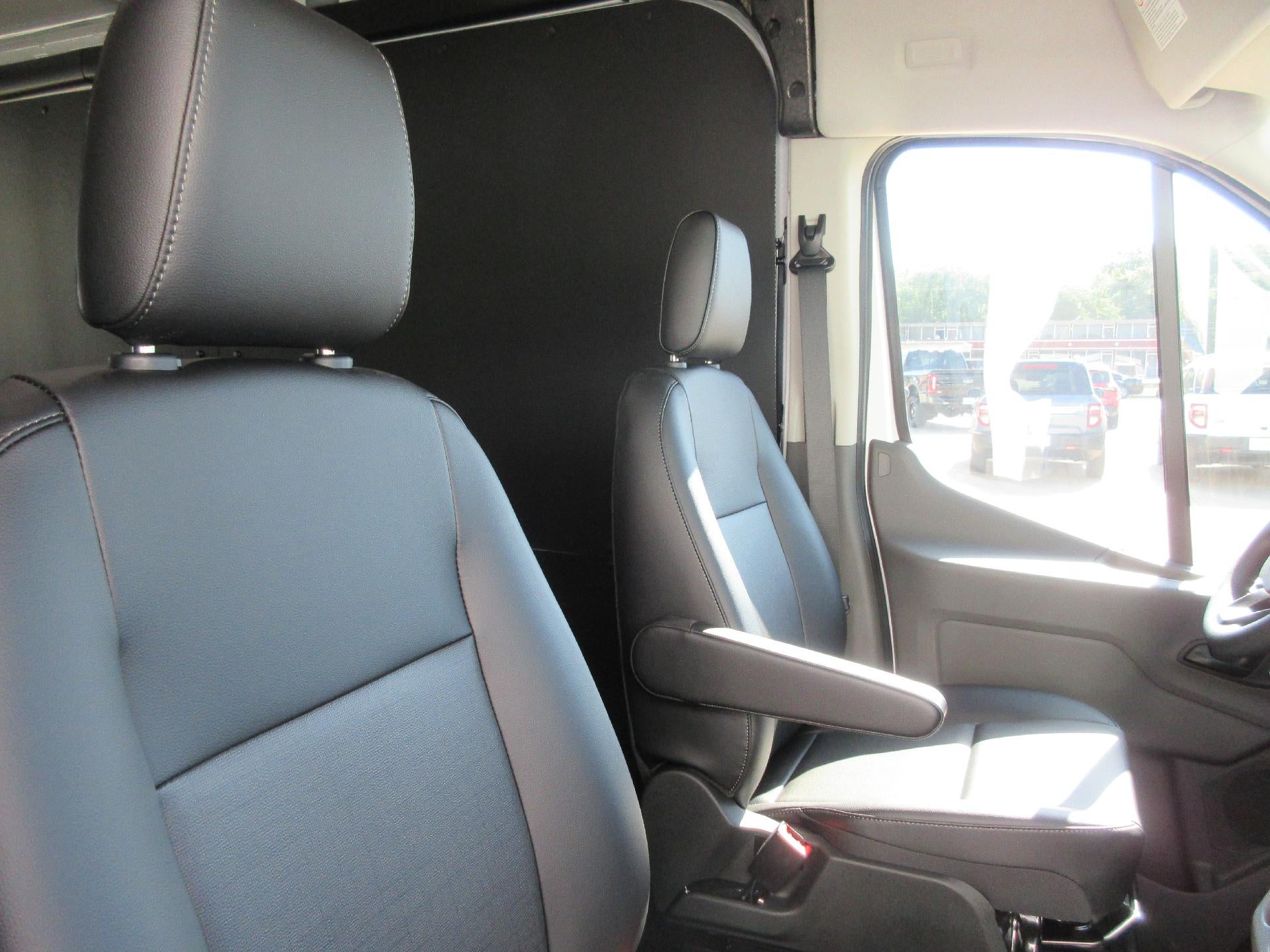 2025 Ford Transit Cargo Van T-250 148" Med Rf 9070 GVWR RWD