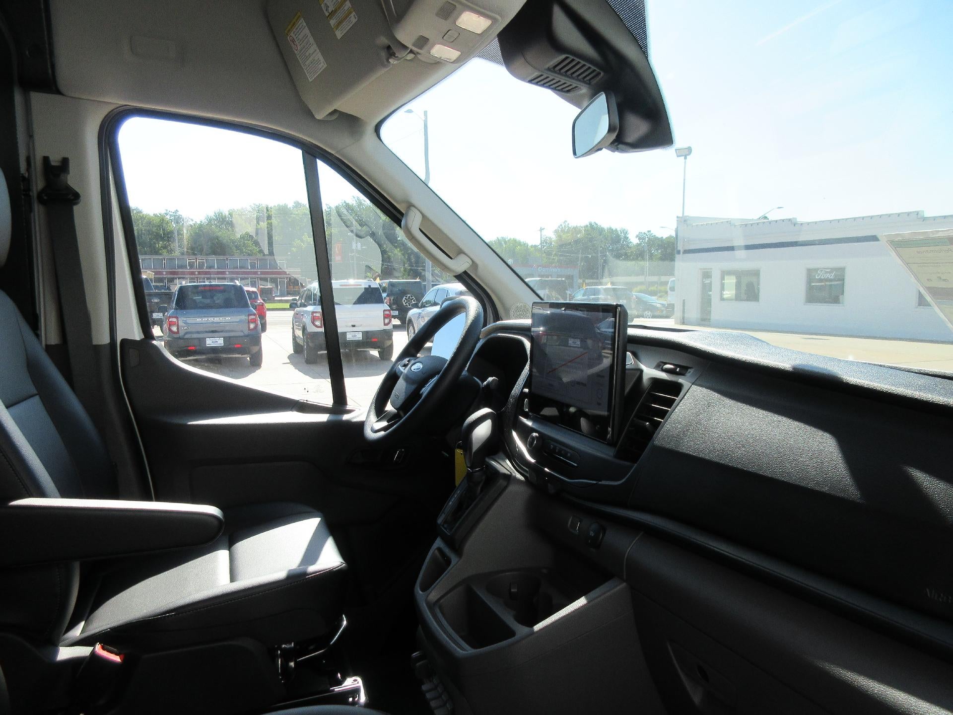 2025 Ford Transit Cargo Van T-250 148" Med Rf 9070 GVWR RWD