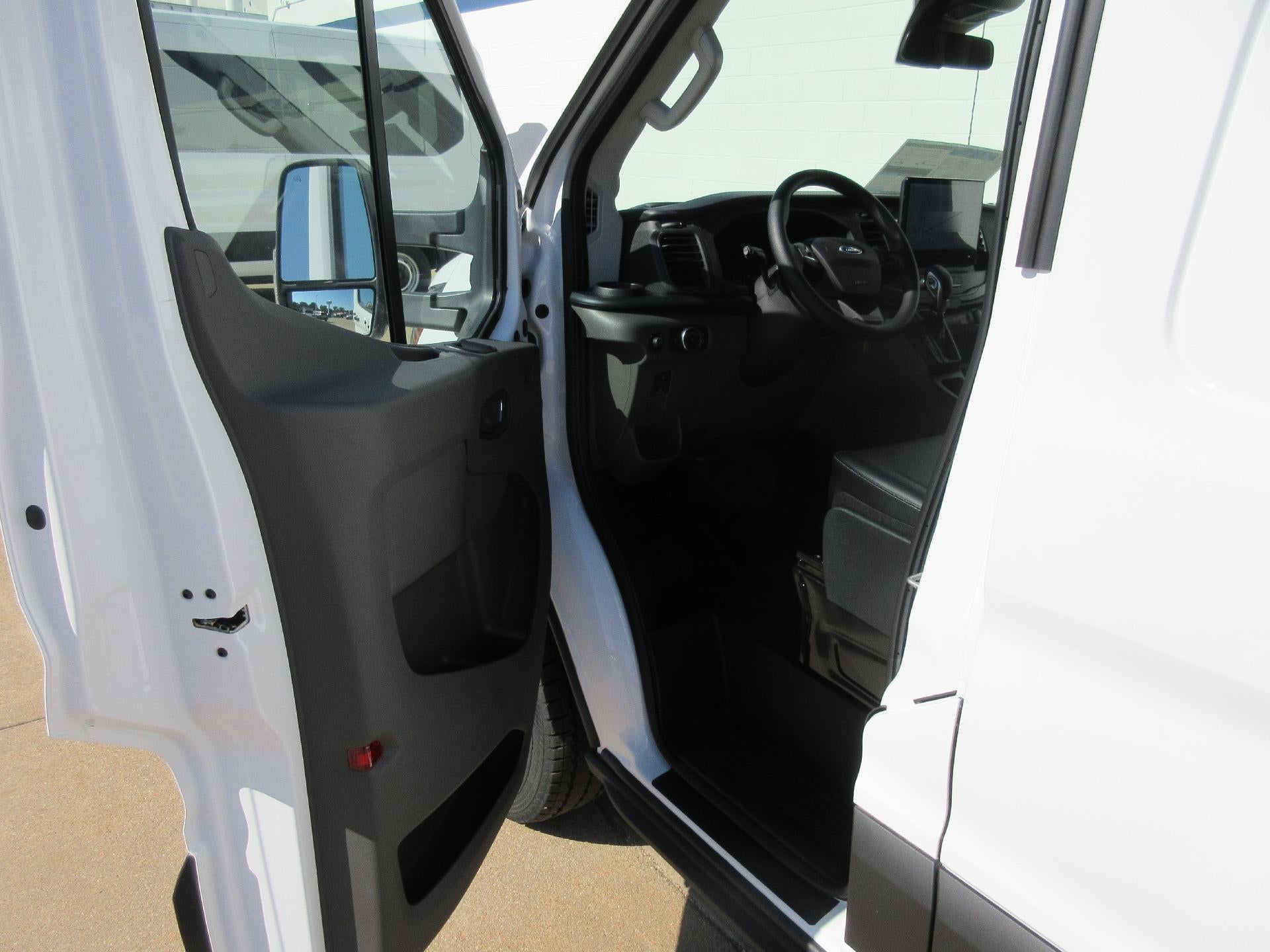 2025 Ford Transit Cargo Van T-250 148" Med Rf 9070 GVWR RWD