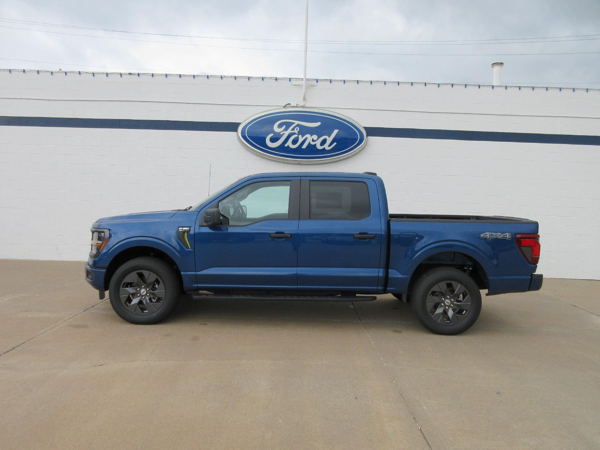 2025 Ford F-150 STX 4WD SuperCrew 5.5' Box