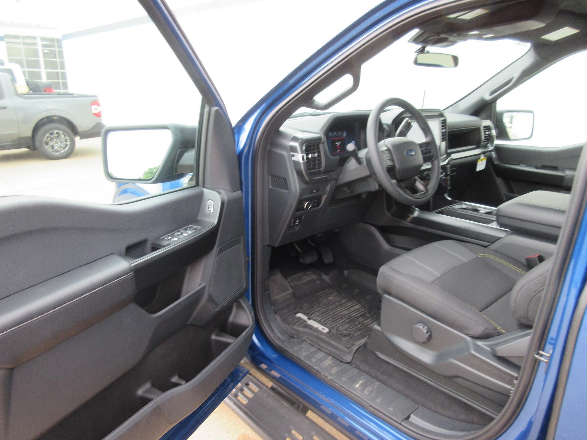 2025 Ford F-150 STX 4WD SuperCrew 5.5' Box