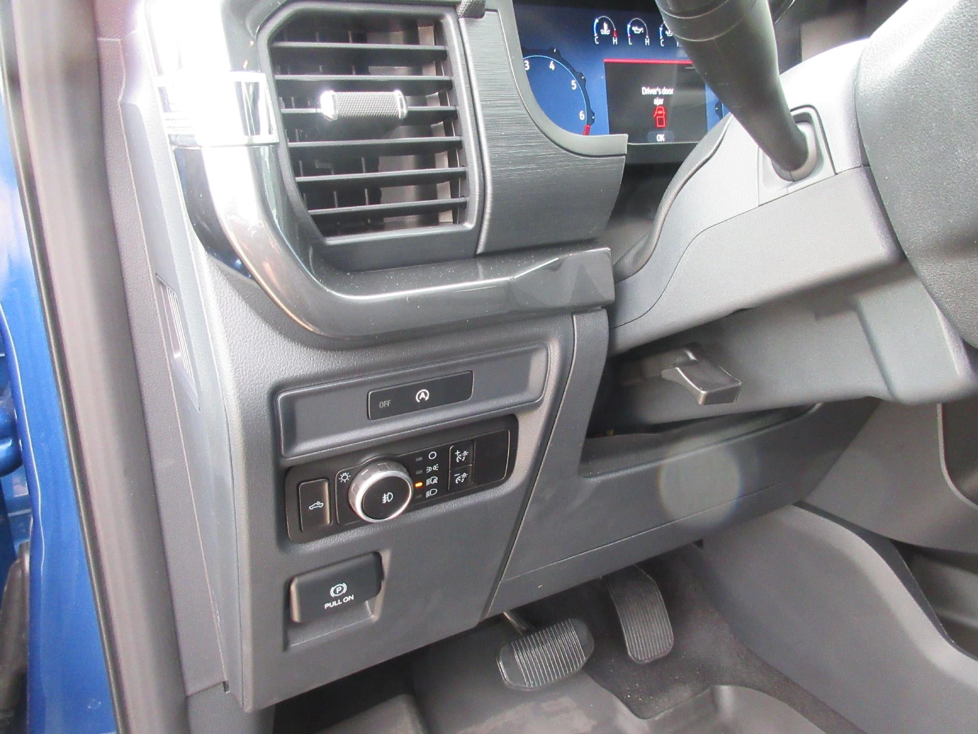 2025 Ford F-150 STX 4WD SuperCrew 5.5' Box