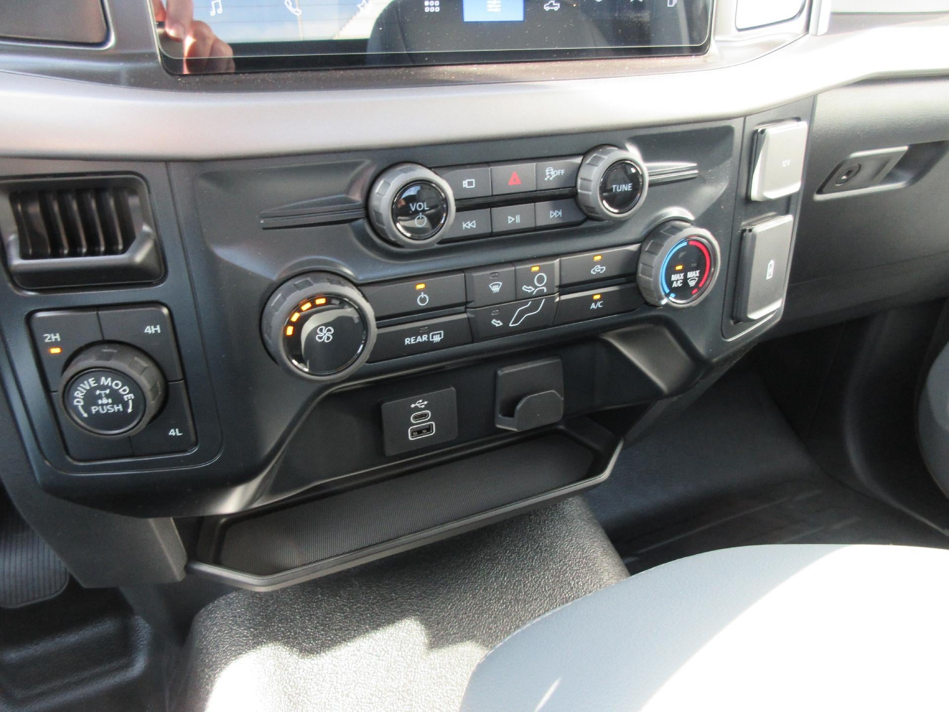 2026 Ford F-150 XL 4WD Reg Cab 8' Box