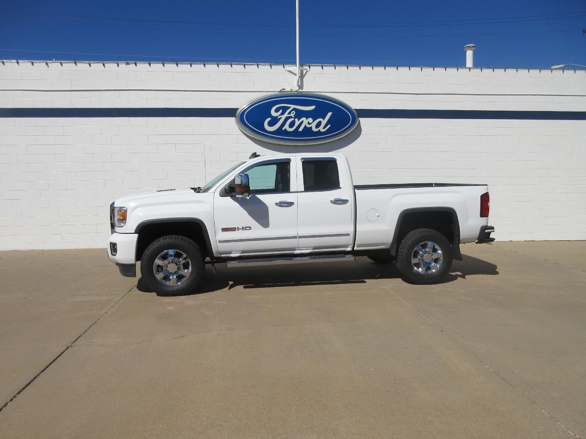 2015 GMC Sierra 2500HD available WiFi Double Cab Standard Box 4-Wheel Drive SLT