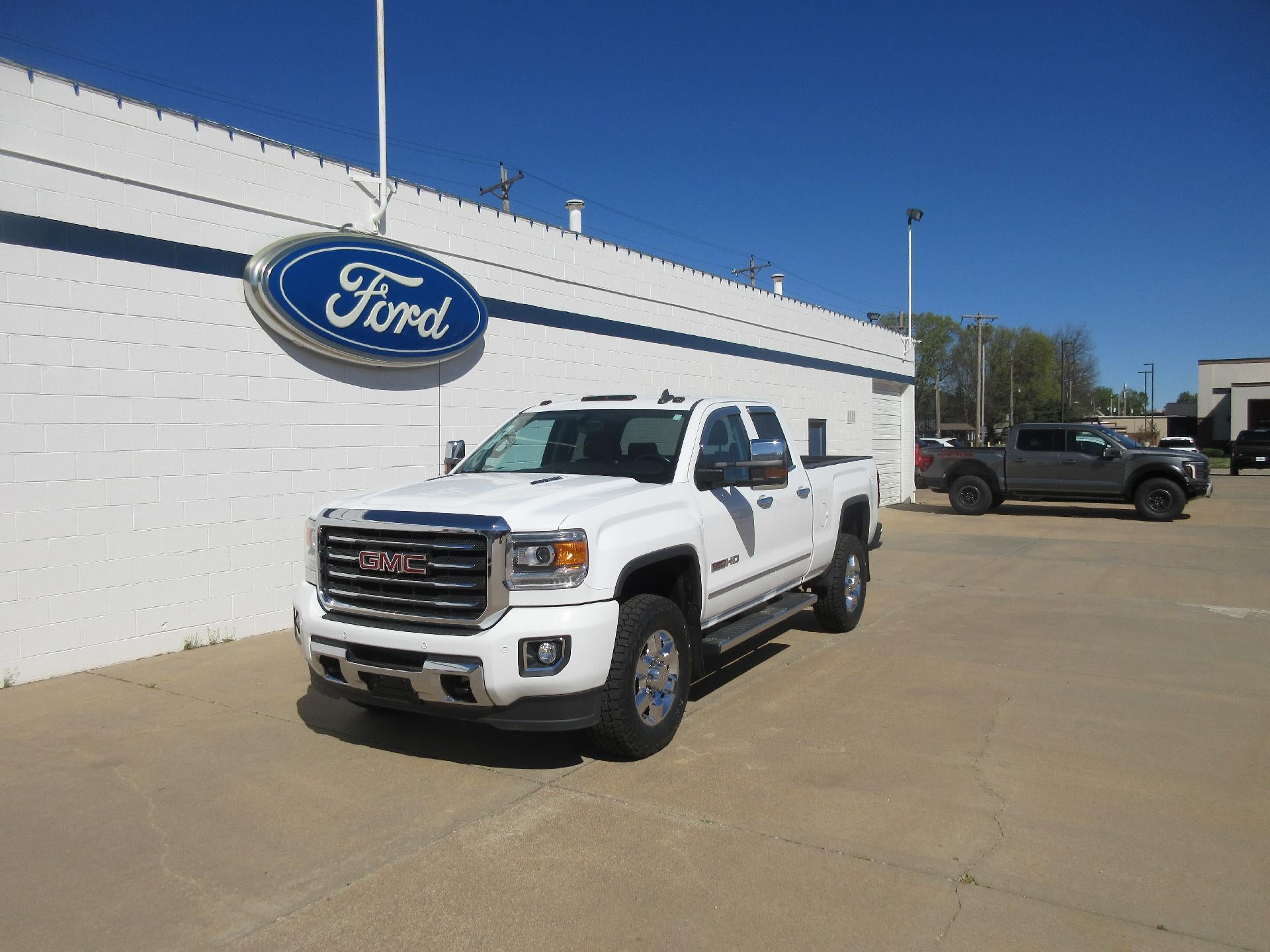 2015 GMC Sierra 2500HD available WiFi Double Cab Standard Box 4-Wheel Drive SLT