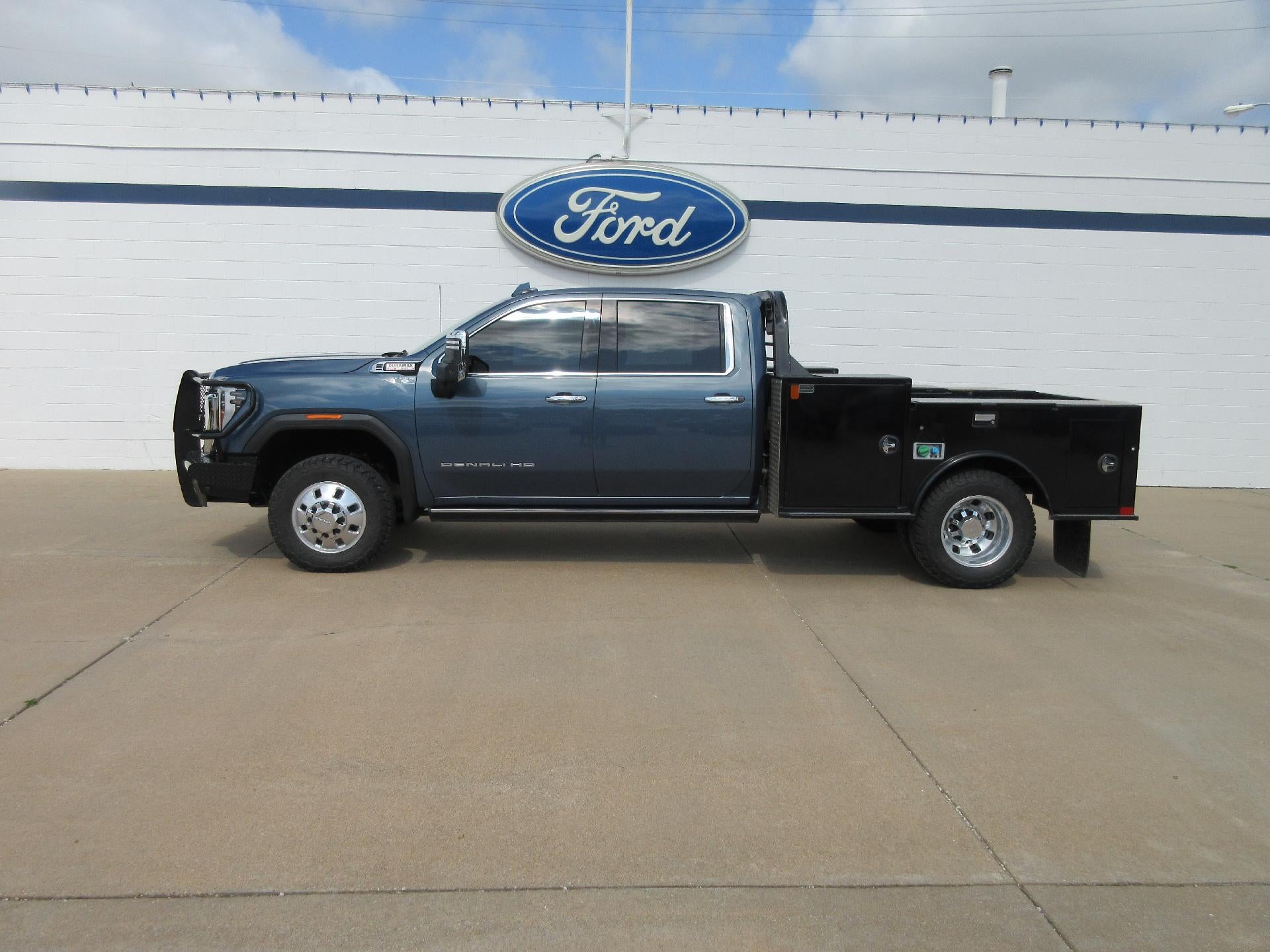2025 GMC Sierra 3500HD Crew Cab Standard Box 4-Wheel Drive Denali
