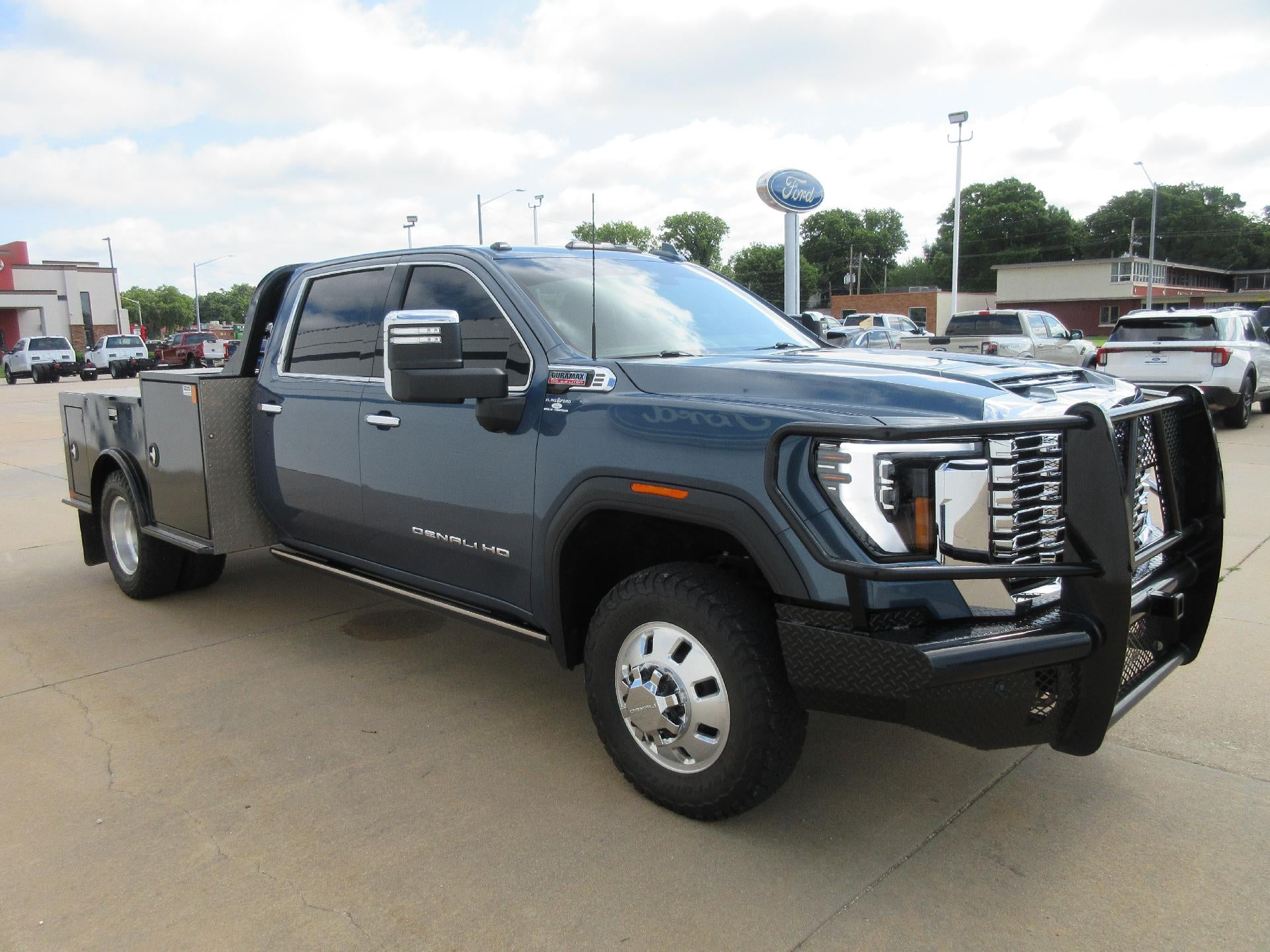 2025 GMC Sierra 3500HD Crew Cab Standard Box 4-Wheel Drive Denali