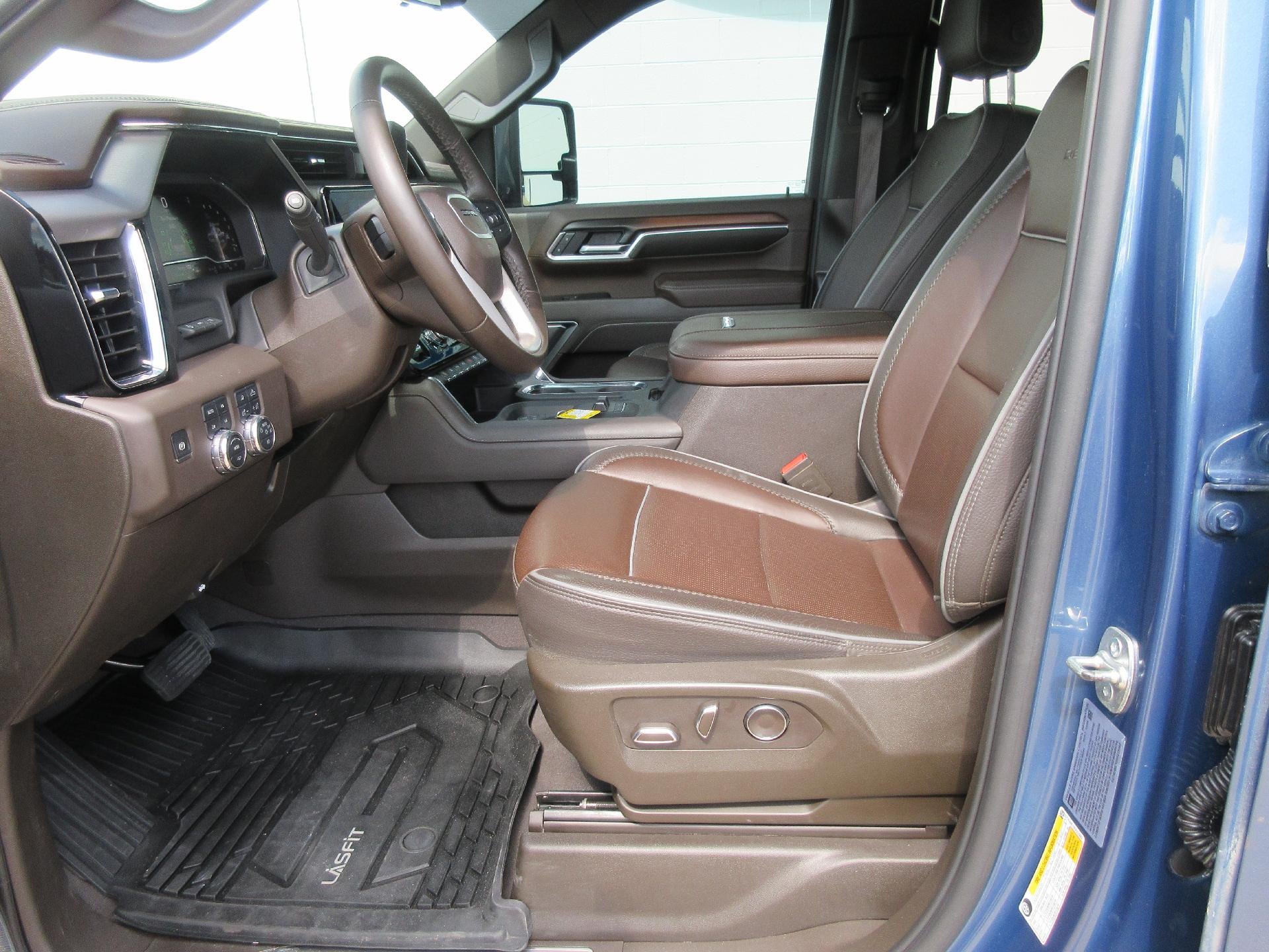 2025 GMC Sierra 3500HD Crew Cab Standard Box 4-Wheel Drive Denali